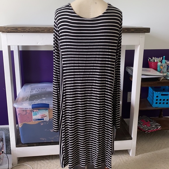 Black and White Striped Dress - Picture 3 of 4